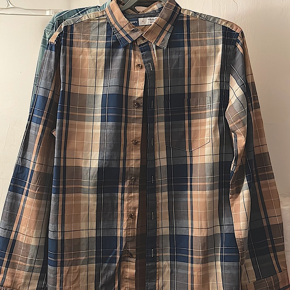 Oldnavy everyday button down shirt, large slim fit, built in flex, navy plaid